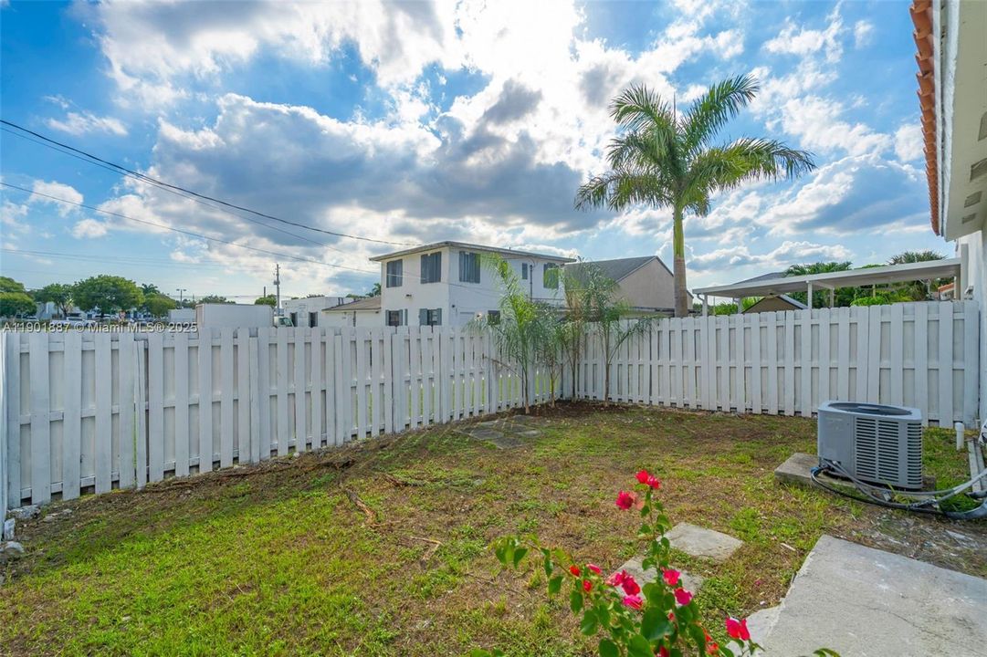 合同活跃: $449,000 (3 贝兹, 2 浴室, 1308 平方英尺)