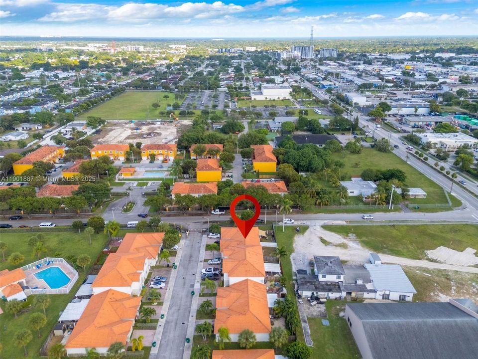 合同活跃: $449,000 (3 贝兹, 2 浴室, 1308 平方英尺)