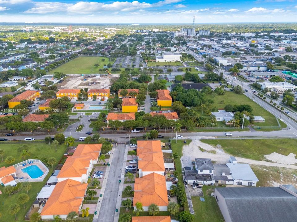 合同活跃: $449,000 (3 贝兹, 2 浴室, 1308 平方英尺)