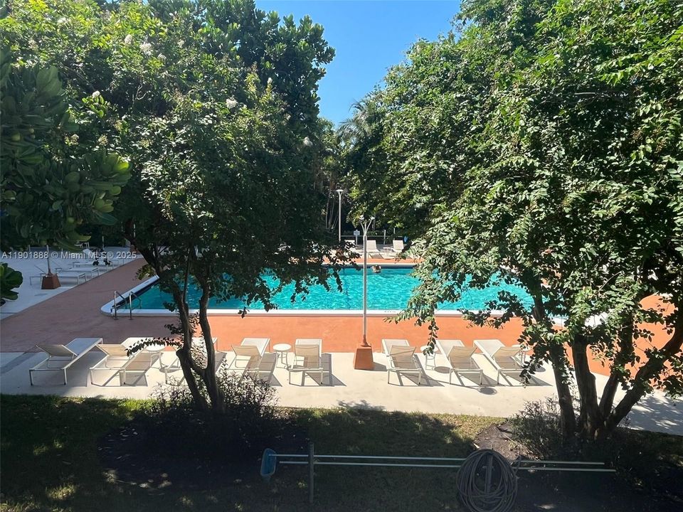 待售: $199,000 (1 贝兹, 2 浴室, 1066 平方英尺)