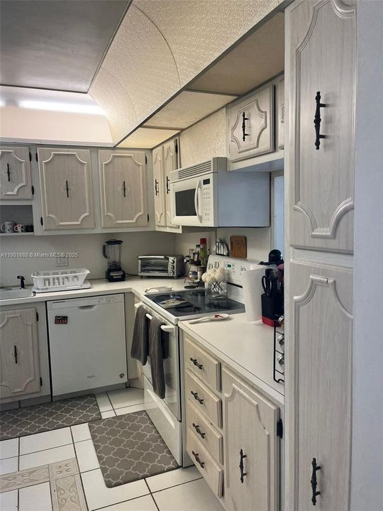 待售: $199,000 (1 贝兹, 2 浴室, 1066 平方英尺)