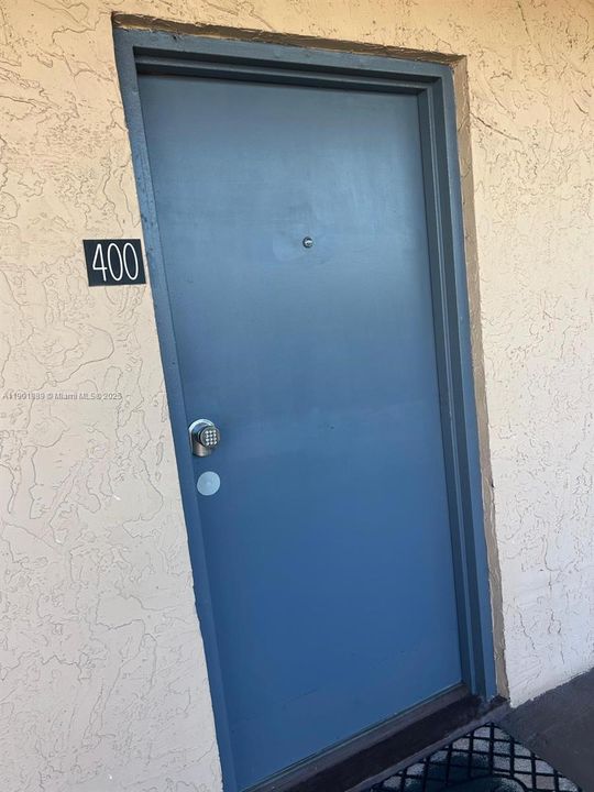 For Sale: $100,000 (1 beds, 1 baths, 835 Square Feet)