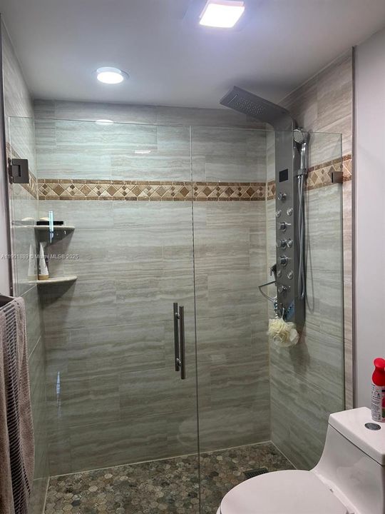 For Sale: $100,000 (1 beds, 1 baths, 835 Square Feet)