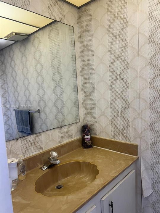 For Sale: $100,000 (1 beds, 1 baths, 835 Square Feet)