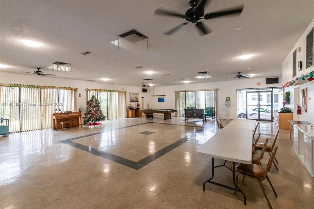 For Sale: $100,000 (1 beds, 1 baths, 835 Square Feet)