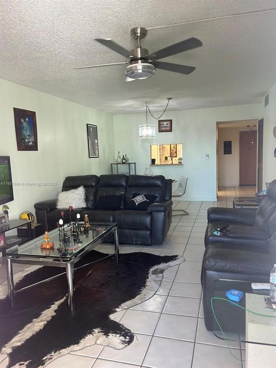 For Sale: $100,000 (1 beds, 1 baths, 835 Square Feet)