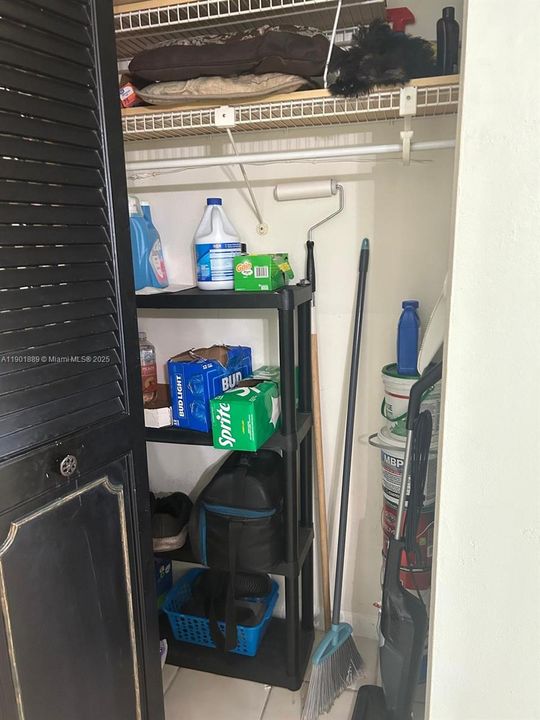 For Sale: $100,000 (1 beds, 1 baths, 835 Square Feet)