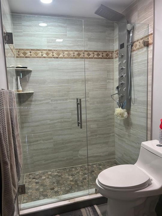 For Sale: $100,000 (1 beds, 1 baths, 835 Square Feet)