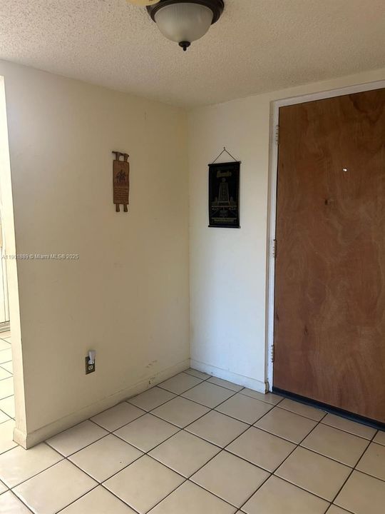 For Sale: $100,000 (1 beds, 1 baths, 835 Square Feet)