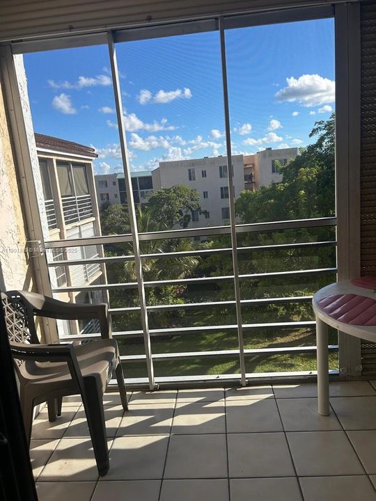 For Sale: $100,000 (1 beds, 1 baths, 835 Square Feet)