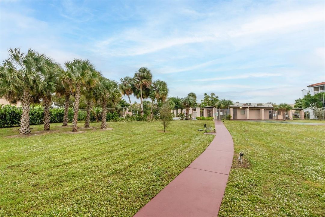 For Sale: $100,000 (1 beds, 1 baths, 835 Square Feet)