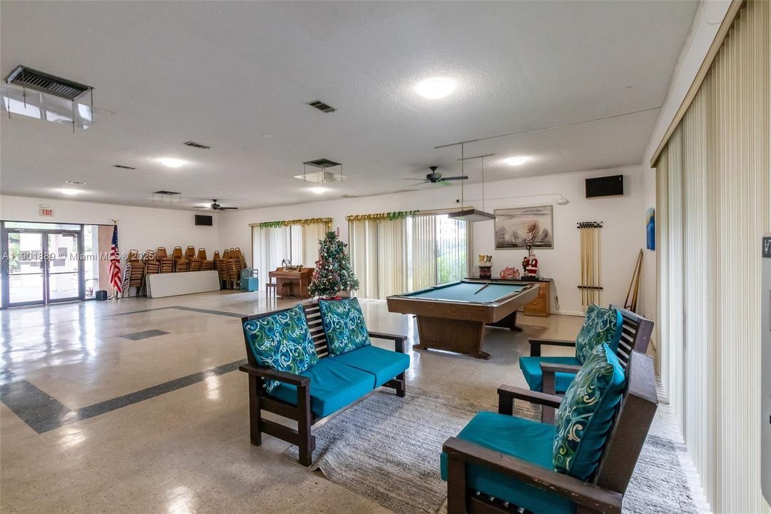 For Sale: $100,000 (1 beds, 1 baths, 835 Square Feet)