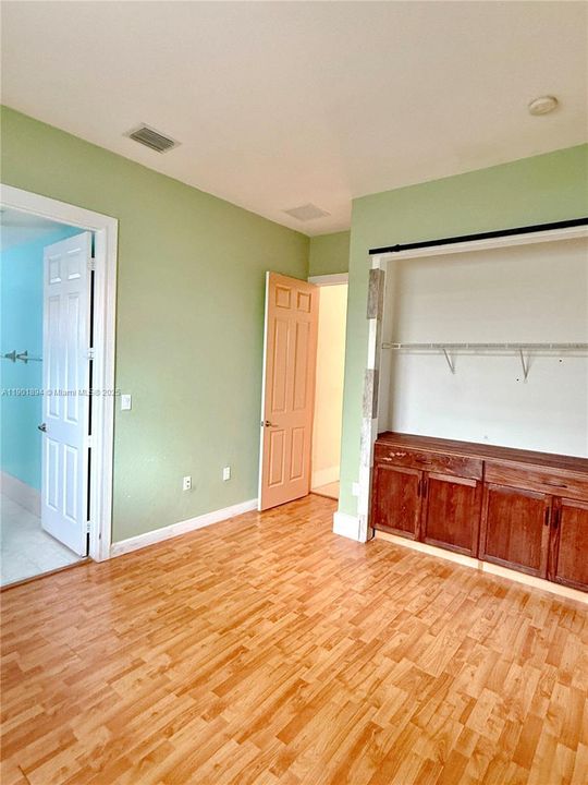 最近售出: $874,900 (5 贝兹, 4 浴室, 3982 平方英尺)