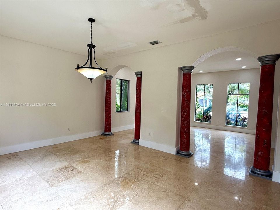 最近售出: $874,900 (5 贝兹, 4 浴室, 3982 平方英尺)