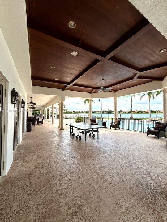 最近售出: $874,900 (5 贝兹, 4 浴室, 3982 平方英尺)