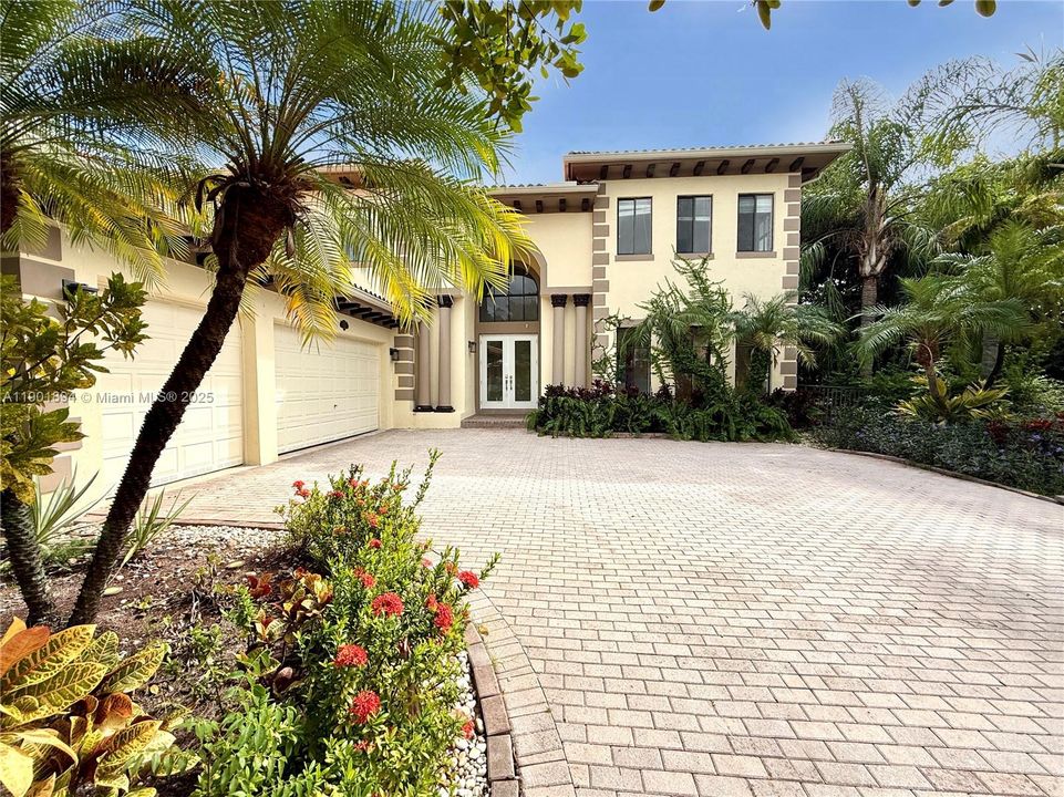 最近售出: $874,900 (5 贝兹, 4 浴室, 3982 平方英尺)