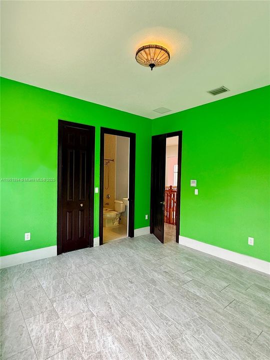 最近售出: $874,900 (5 贝兹, 4 浴室, 3982 平方英尺)