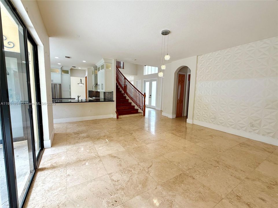 最近售出: $874,900 (5 贝兹, 4 浴室, 3982 平方英尺)