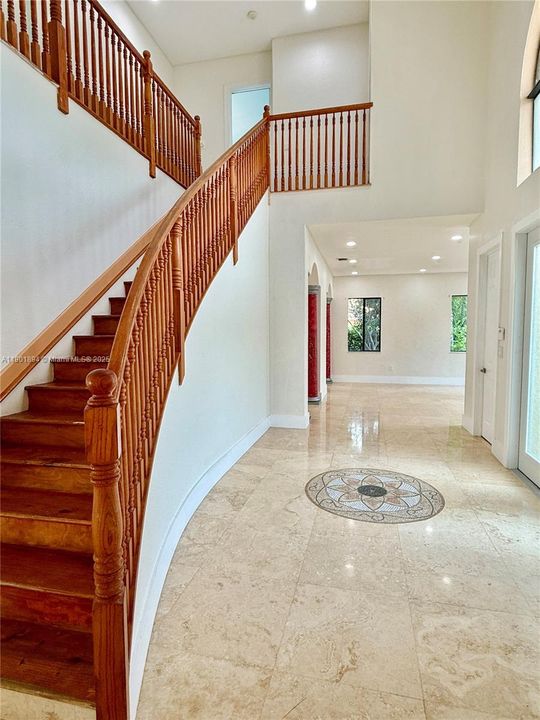 最近售出: $874,900 (5 贝兹, 4 浴室, 3982 平方英尺)