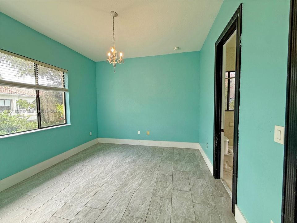 最近售出: $874,900 (5 贝兹, 4 浴室, 3982 平方英尺)