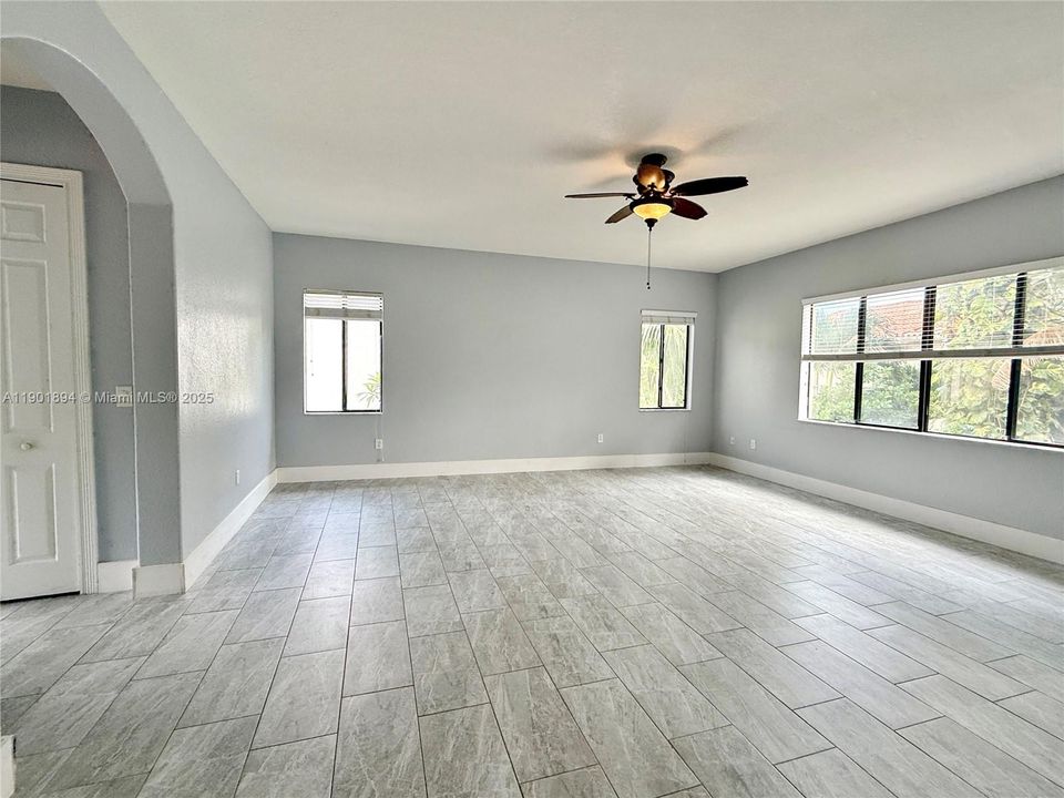 最近售出: $874,900 (5 贝兹, 4 浴室, 3982 平方英尺)