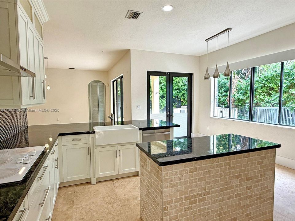 最近售出: $874,900 (5 贝兹, 4 浴室, 3982 平方英尺)