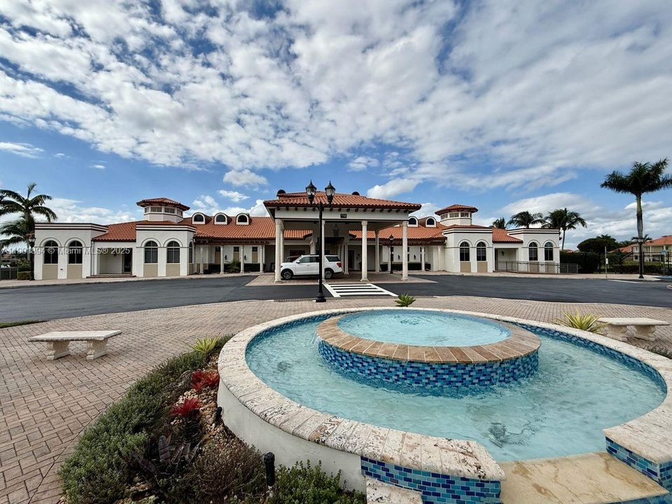 最近售出: $874,900 (5 贝兹, 4 浴室, 3982 平方英尺)