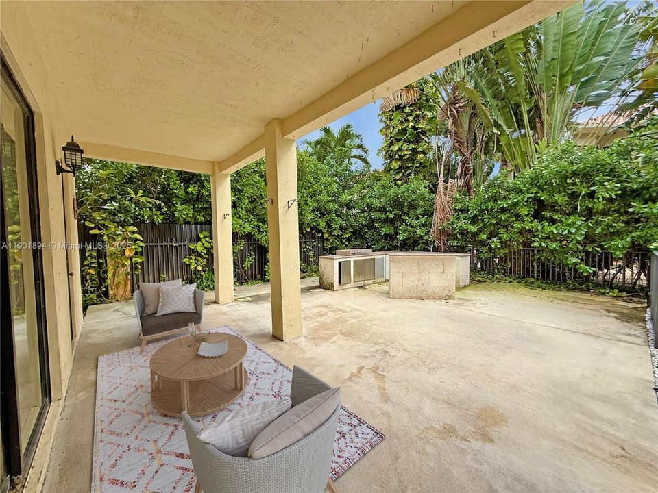 最近售出: $874,900 (5 贝兹, 4 浴室, 3982 平方英尺)