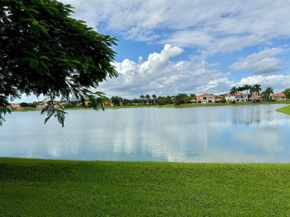 最近售出: $874,900 (5 贝兹, 4 浴室, 3982 平方英尺)