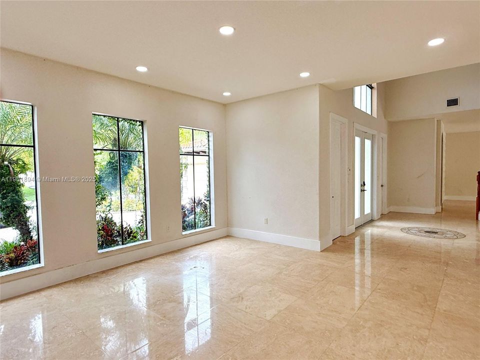 最近售出: $874,900 (5 贝兹, 4 浴室, 3982 平方英尺)