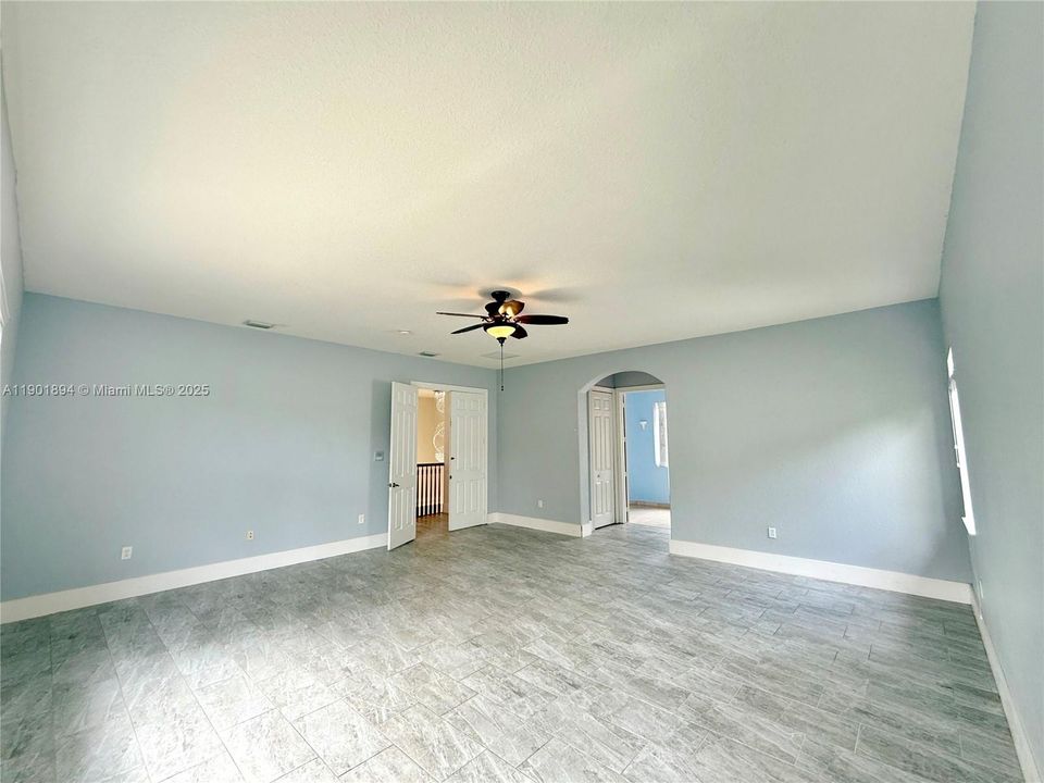 最近售出: $874,900 (5 贝兹, 4 浴室, 3982 平方英尺)