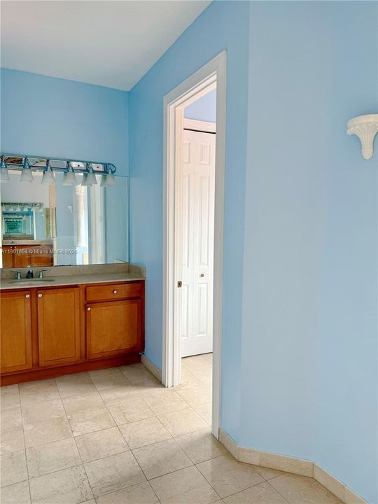 最近售出: $874,900 (5 贝兹, 4 浴室, 3982 平方英尺)