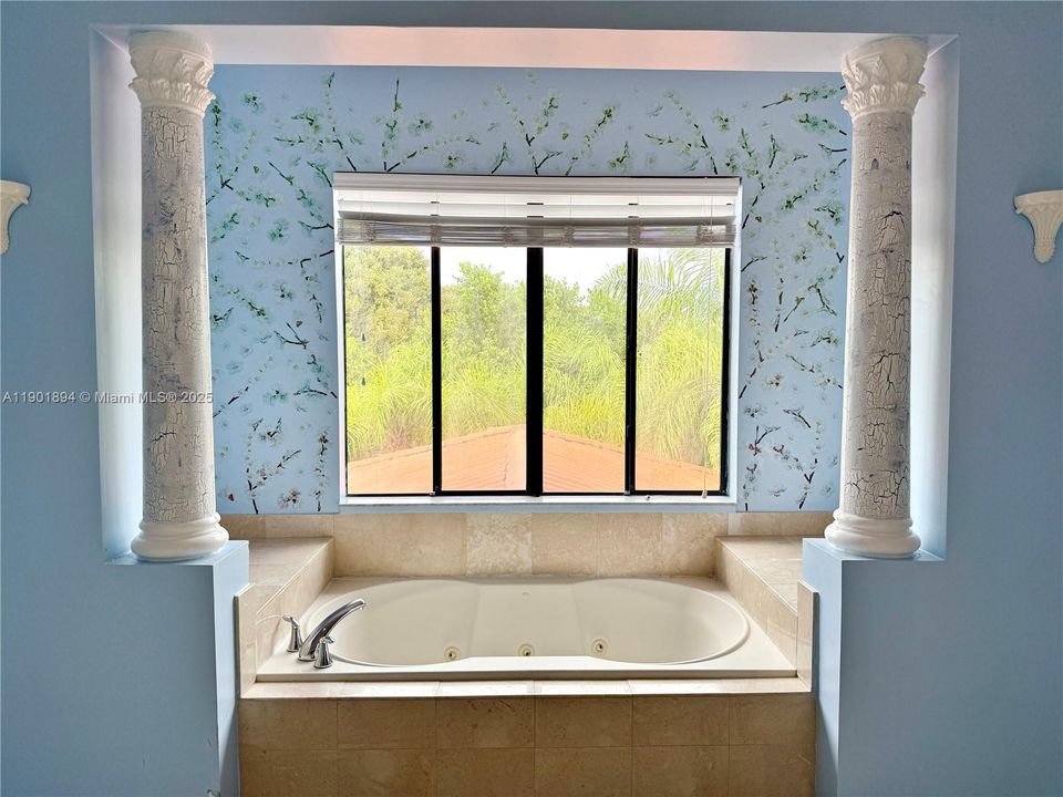 最近售出: $874,900 (5 贝兹, 4 浴室, 3982 平方英尺)