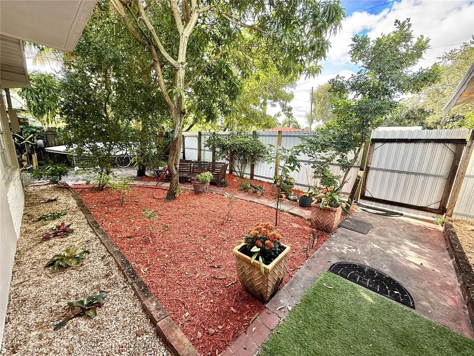 For Sale: $599,000 (3 beds, 2 baths, 2217 Square Feet)