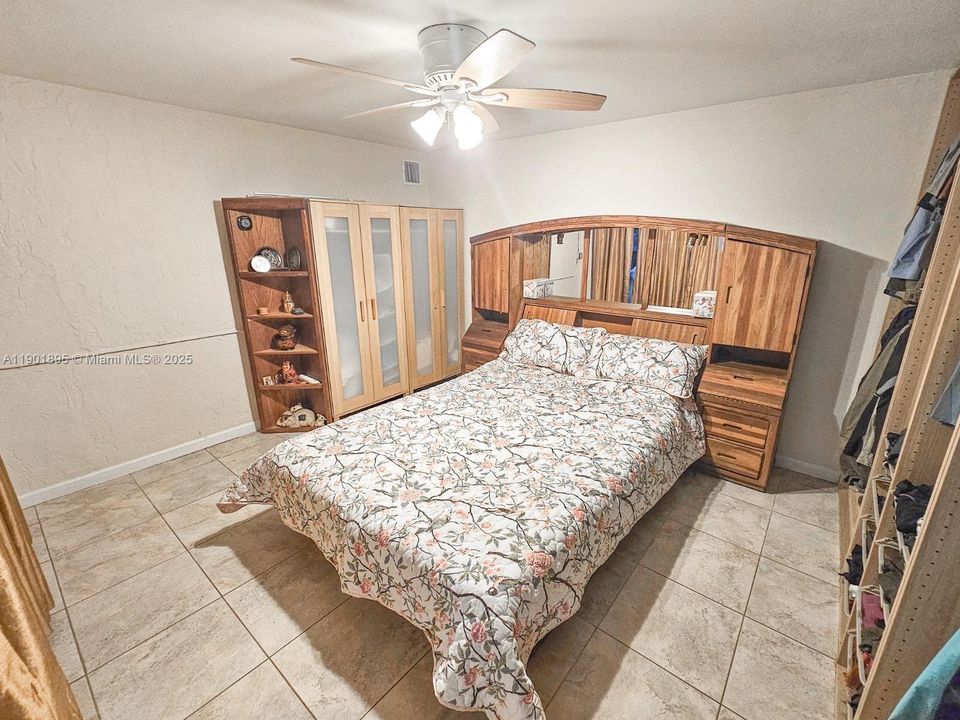 Large Spacious bright bedroom