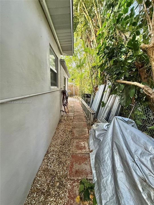 For Sale: $599,000 (3 beds, 2 baths, 2217 Square Feet)