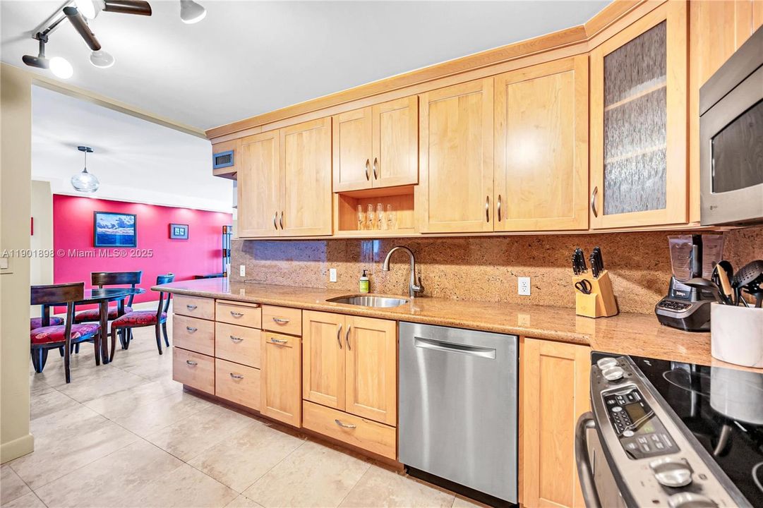 For Rent: $5,600 (2 beds, 2 baths, 1238 Square Feet)