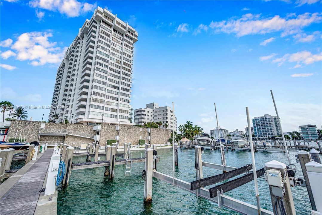 For Rent: $5,600 (2 beds, 2 baths, 1238 Square Feet)