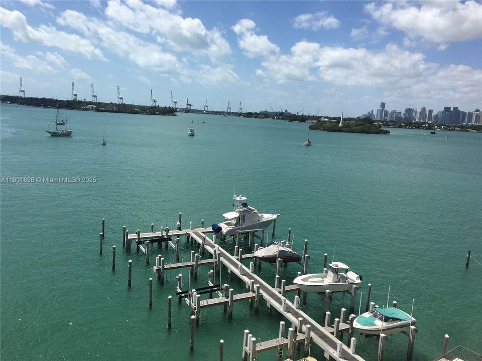 For Rent: $5,600 (2 beds, 2 baths, 1238 Square Feet)