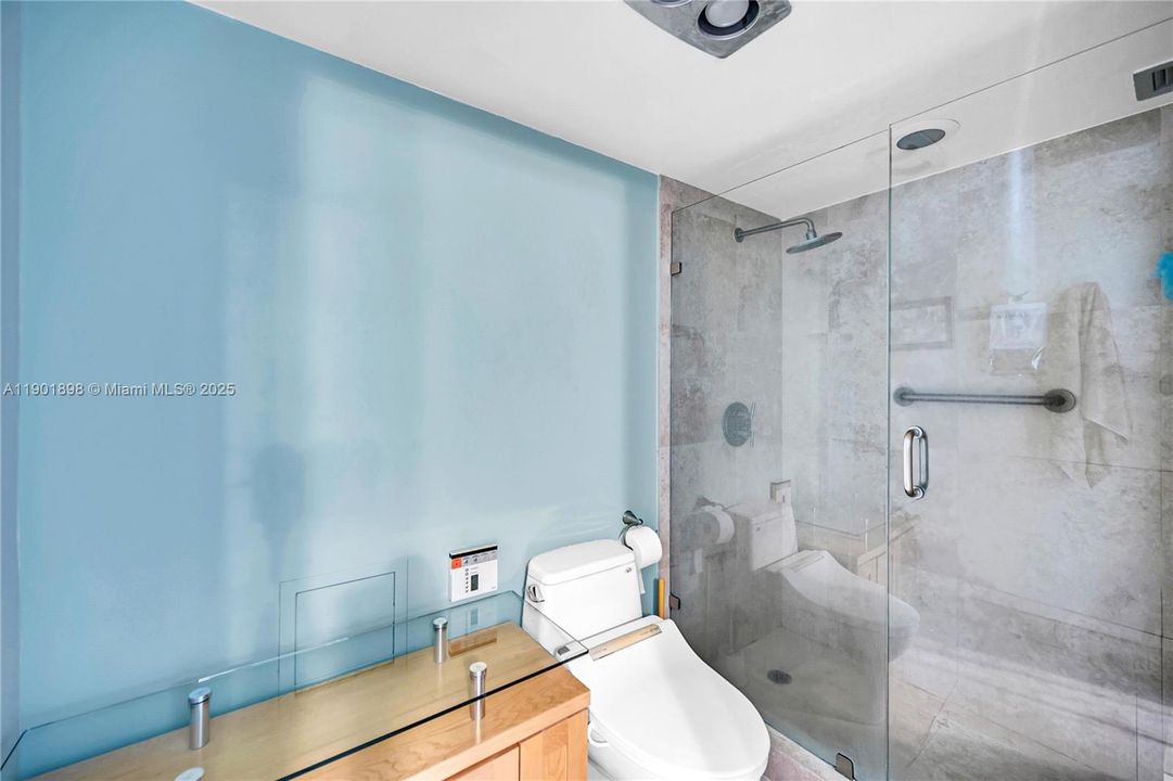 For Rent: $5,600 (2 beds, 2 baths, 1238 Square Feet)