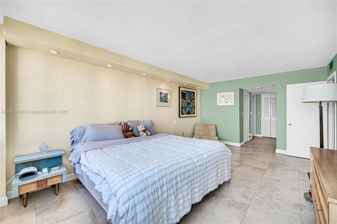 For Rent: $5,600 (2 beds, 2 baths, 1238 Square Feet)