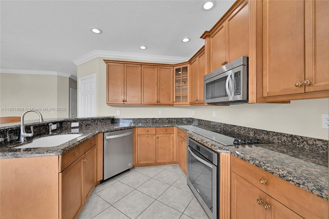 En Venta: $535,000 (3 camas, 2 baños, 2034 Pies cuadrados)