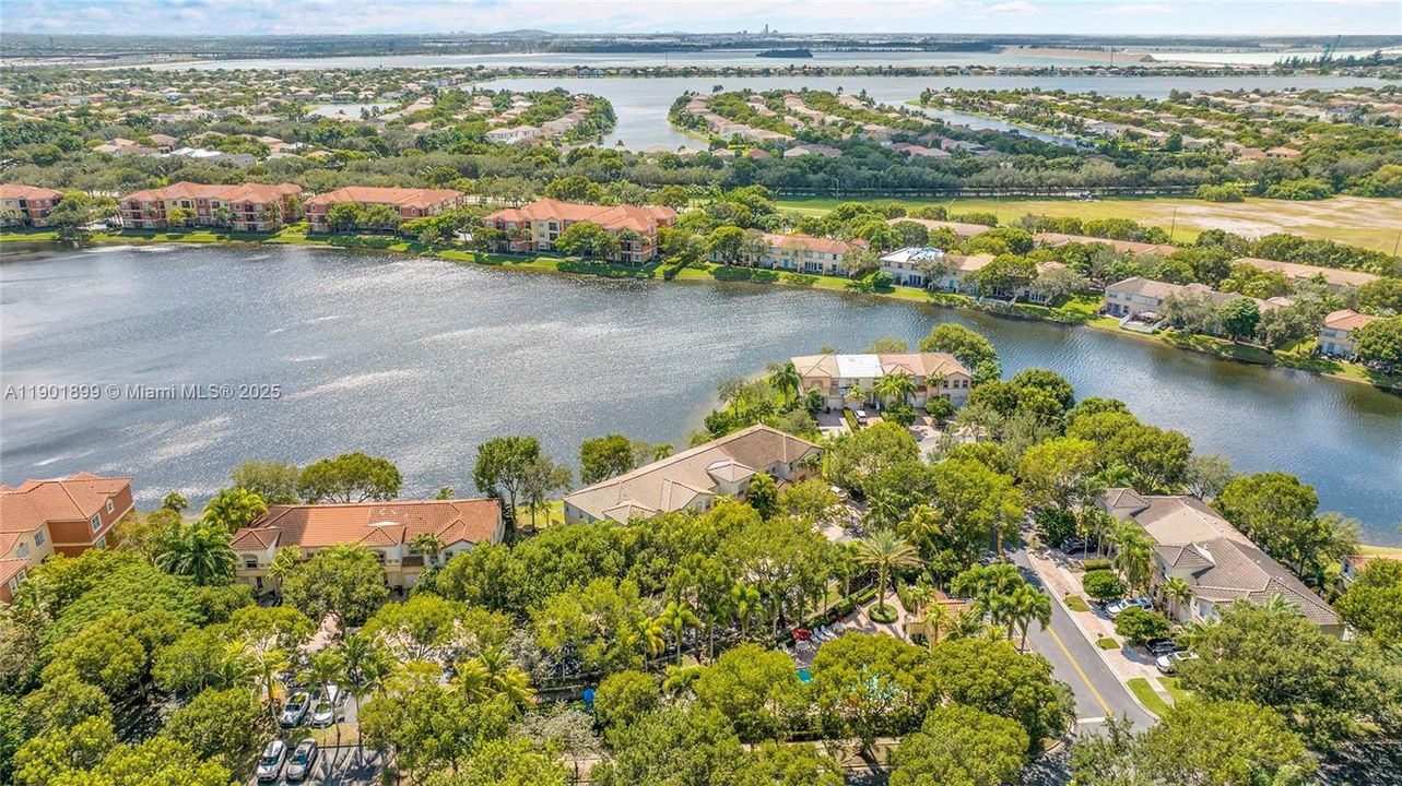 En Venta: $535,000 (3 camas, 2 baños, 2034 Pies cuadrados)