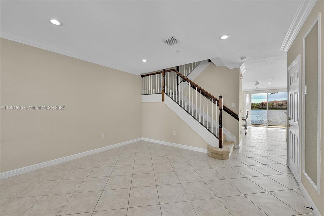 En Venta: $535,000 (3 camas, 2 baños, 2034 Pies cuadrados)