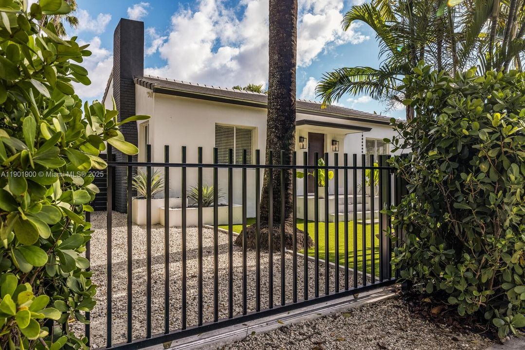 For Rent: $14,000 (3 beds, 3 baths, 1896 Square Feet)