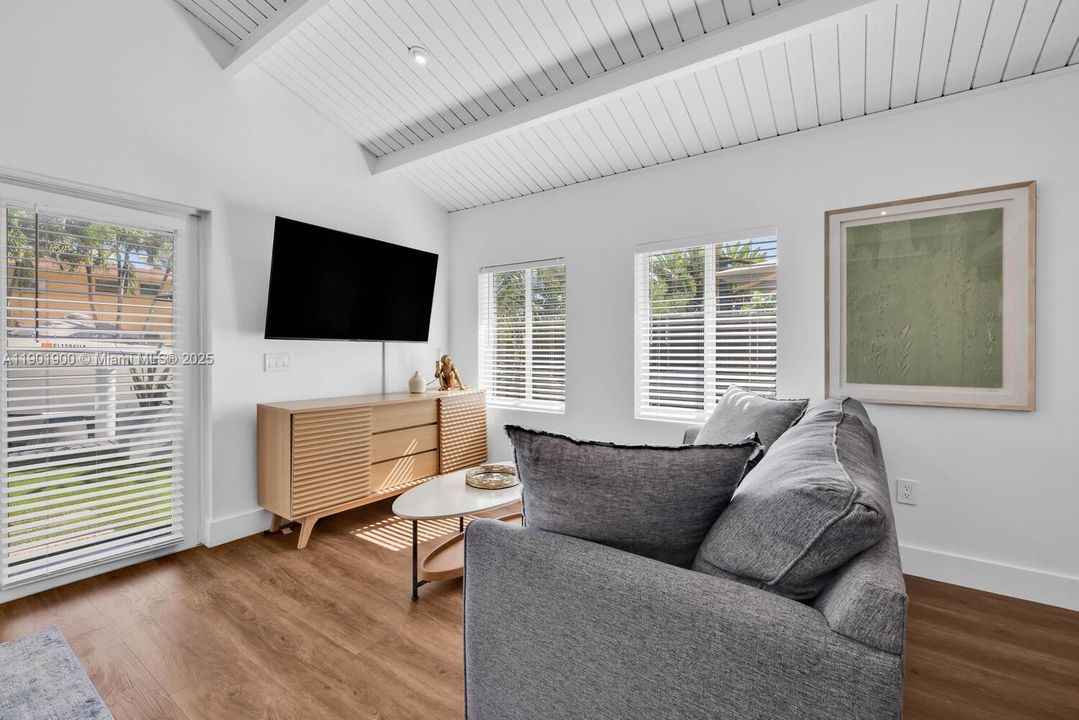 For Rent: $14,000 (3 beds, 3 baths, 1896 Square Feet)