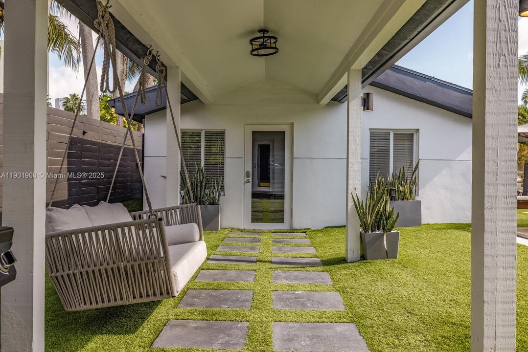 For Rent: $14,000 (3 beds, 3 baths, 1896 Square Feet)