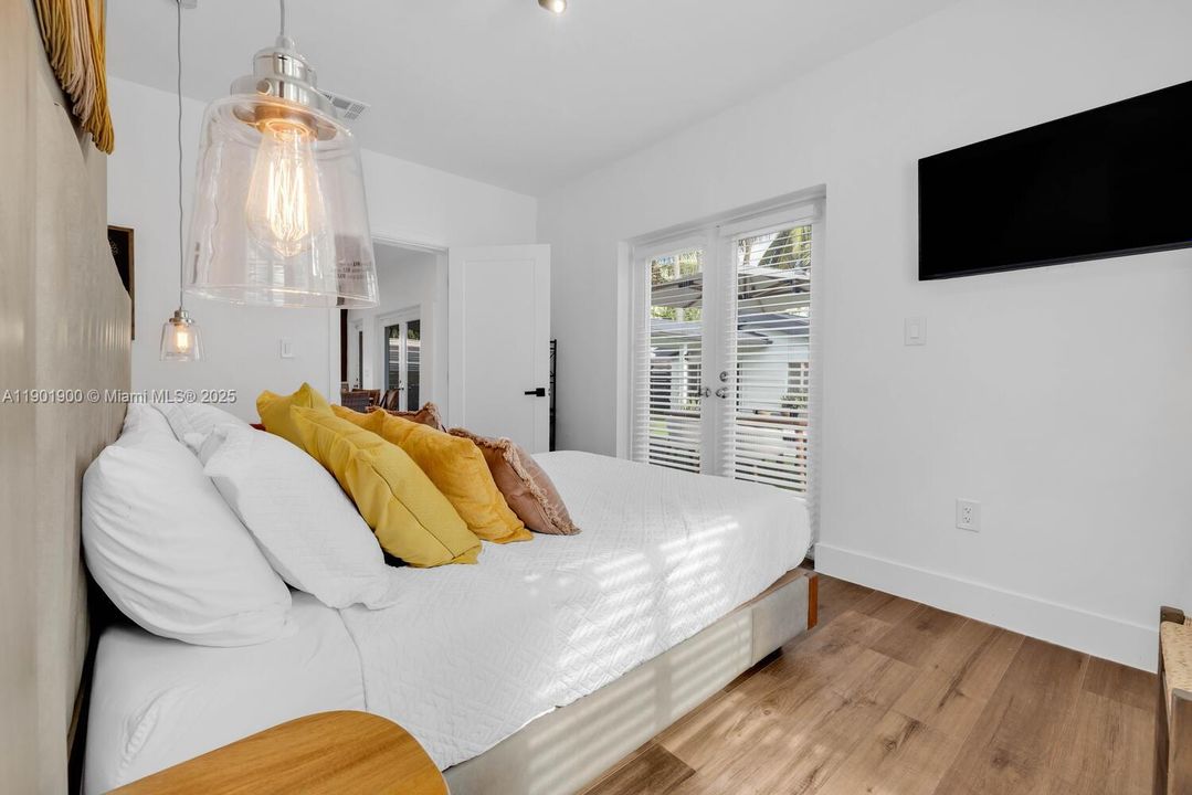 For Rent: $14,000 (3 beds, 3 baths, 1896 Square Feet)