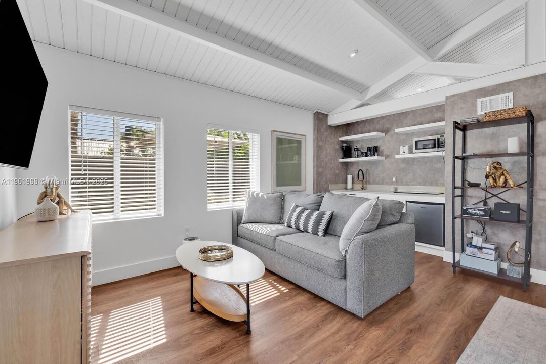 For Rent: $14,000 (3 beds, 3 baths, 1896 Square Feet)