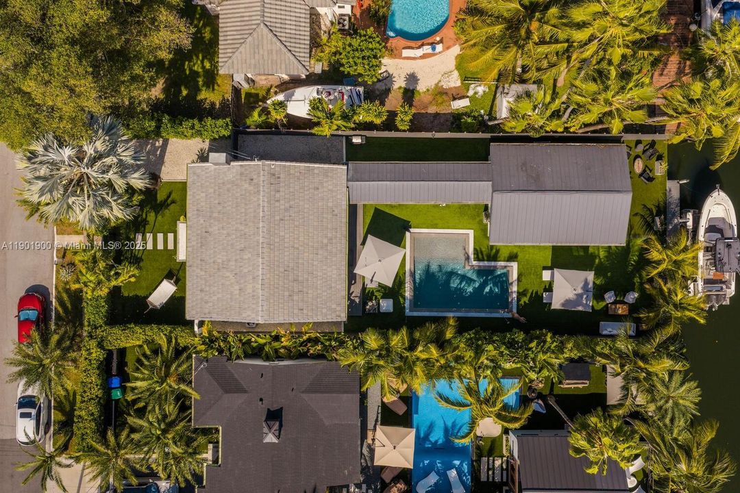 For Rent: $14,000 (3 beds, 3 baths, 1896 Square Feet)